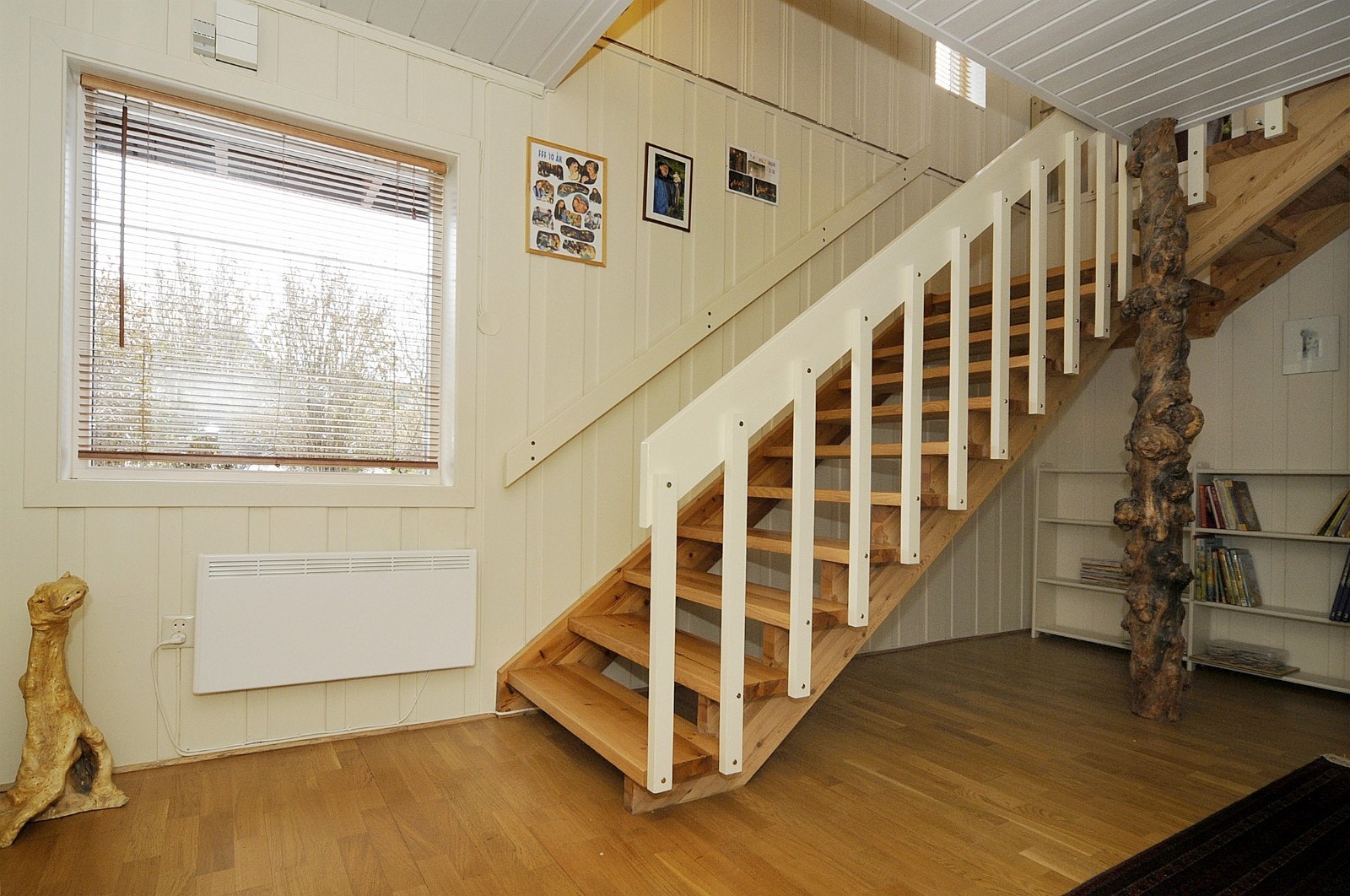 Trapp opp til stue fra hall Galleribilde