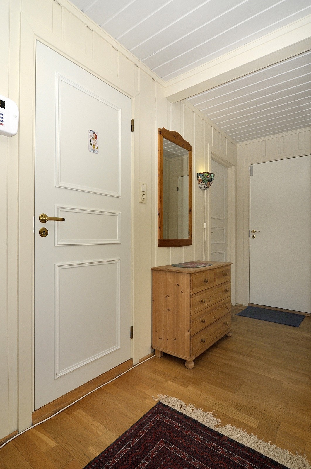 Hall m/ inngang også fra garasje Galleribilde