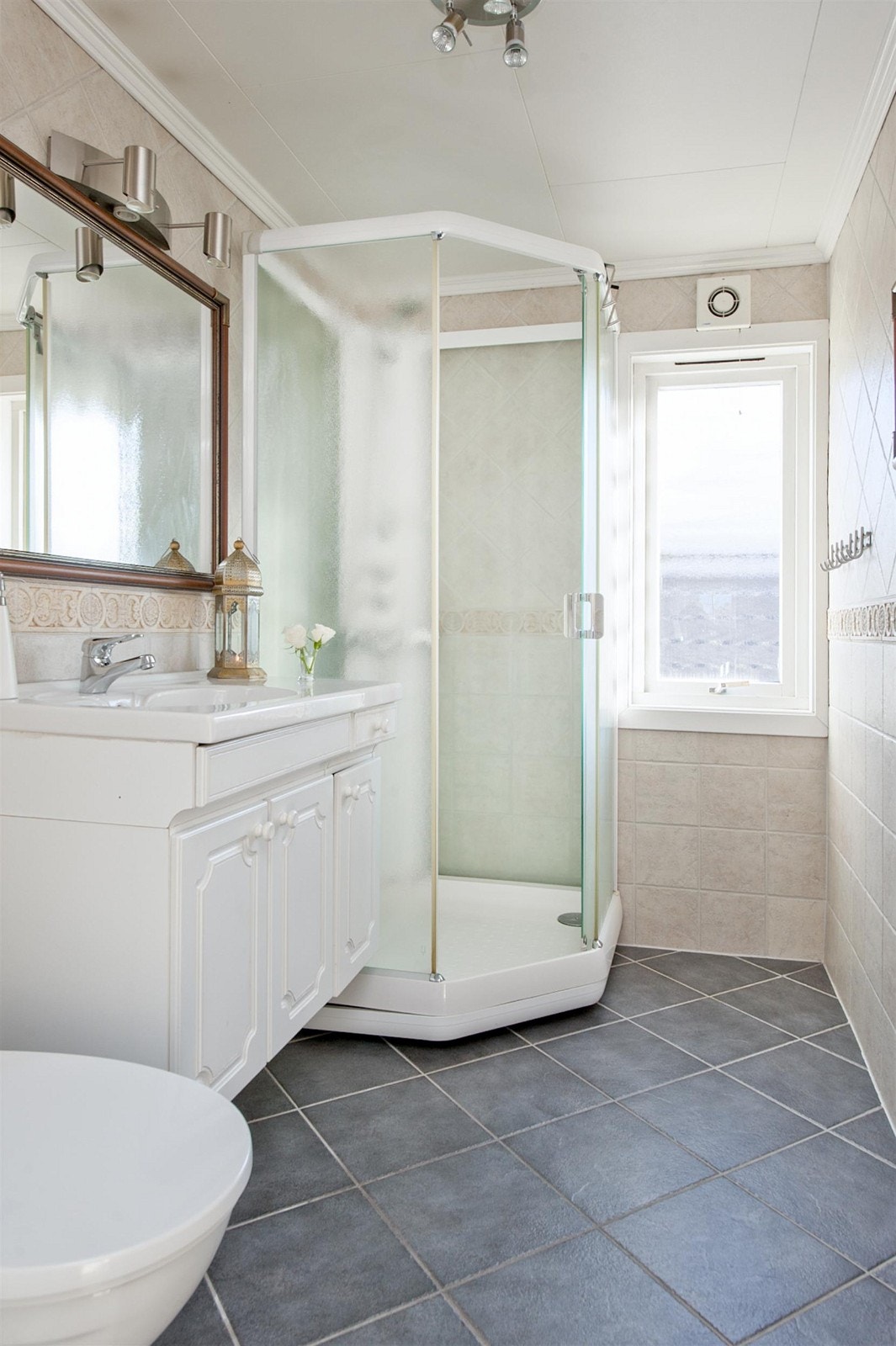 Boligen har to lekre bad. Galleribilde