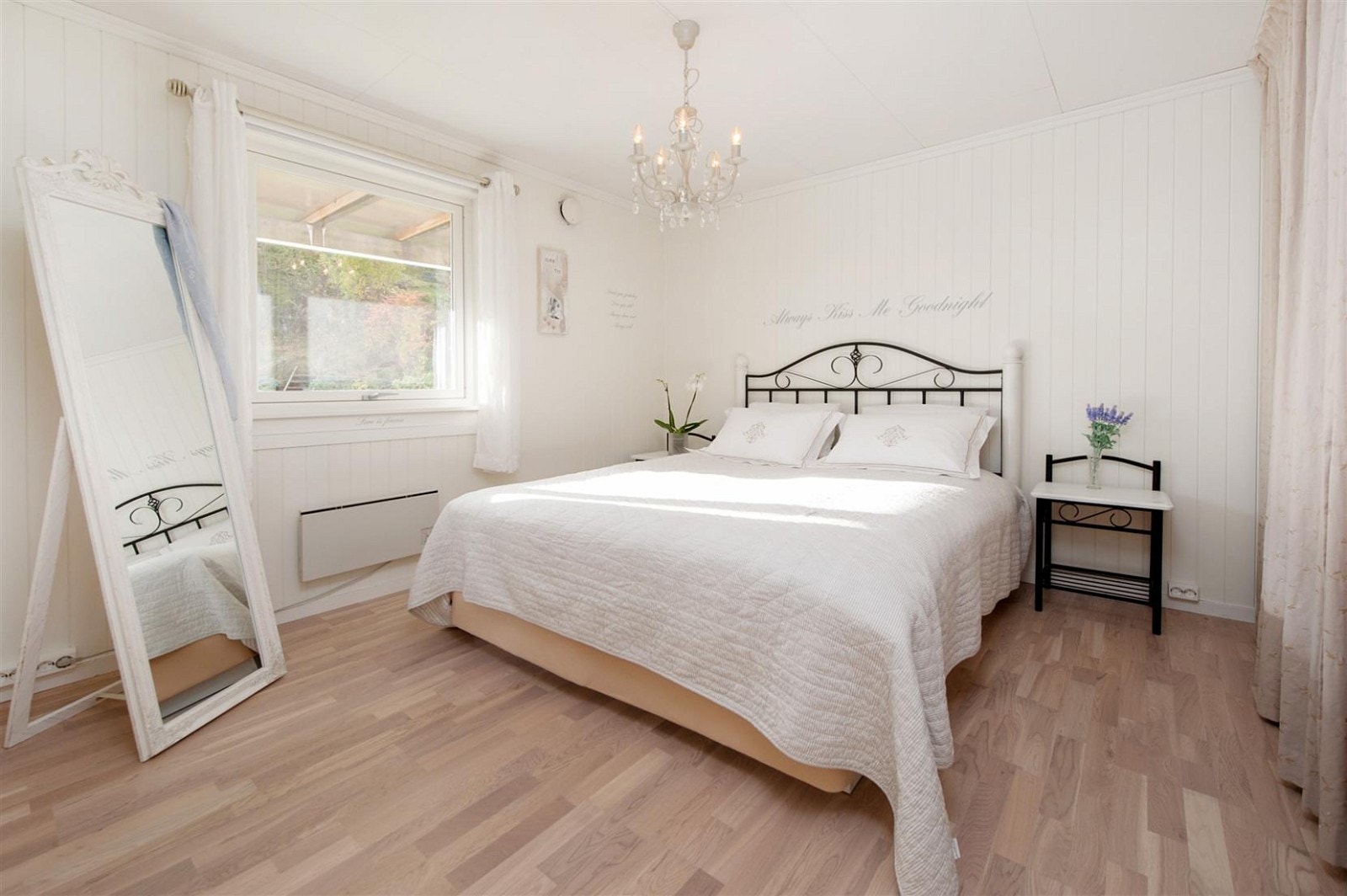 Stort soverom i 1. etasje. Galleribilde