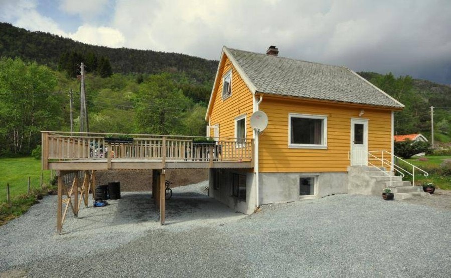 Carport nærast huset følgjer med Galleribilde