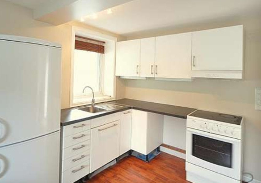 Kjøken. Oppvaskmaskin er montert etter at biletet er teke Galleribilde