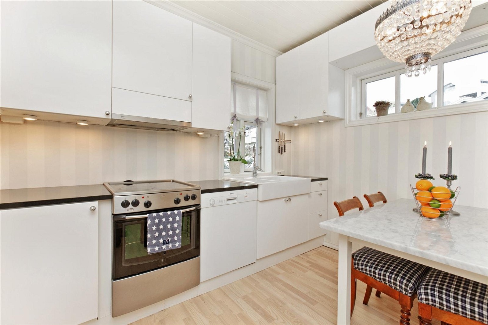 Rommet er belyst fra 2 sider. Galleribilde