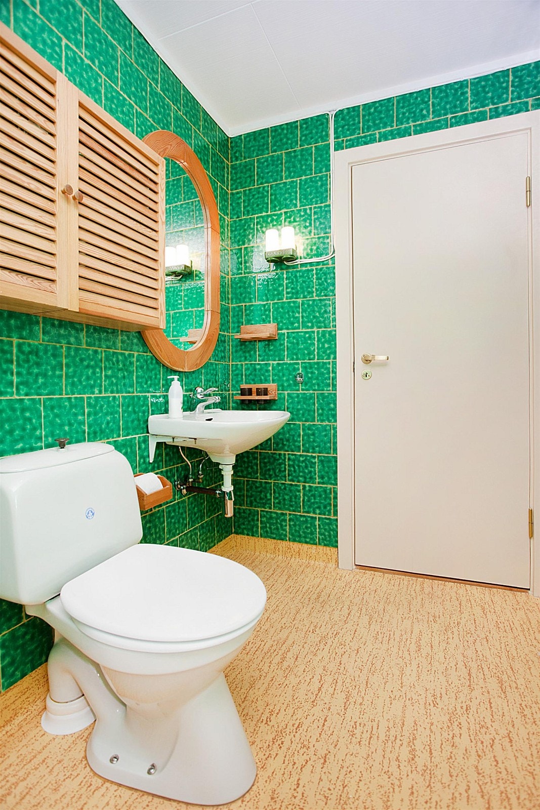 Bad i sokkeletasje Galleribilde