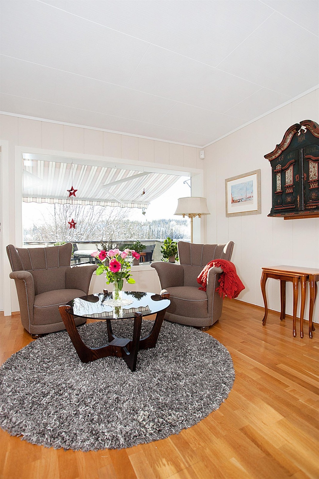 Stuen har parkettgulv fra 2008 Galleribilde