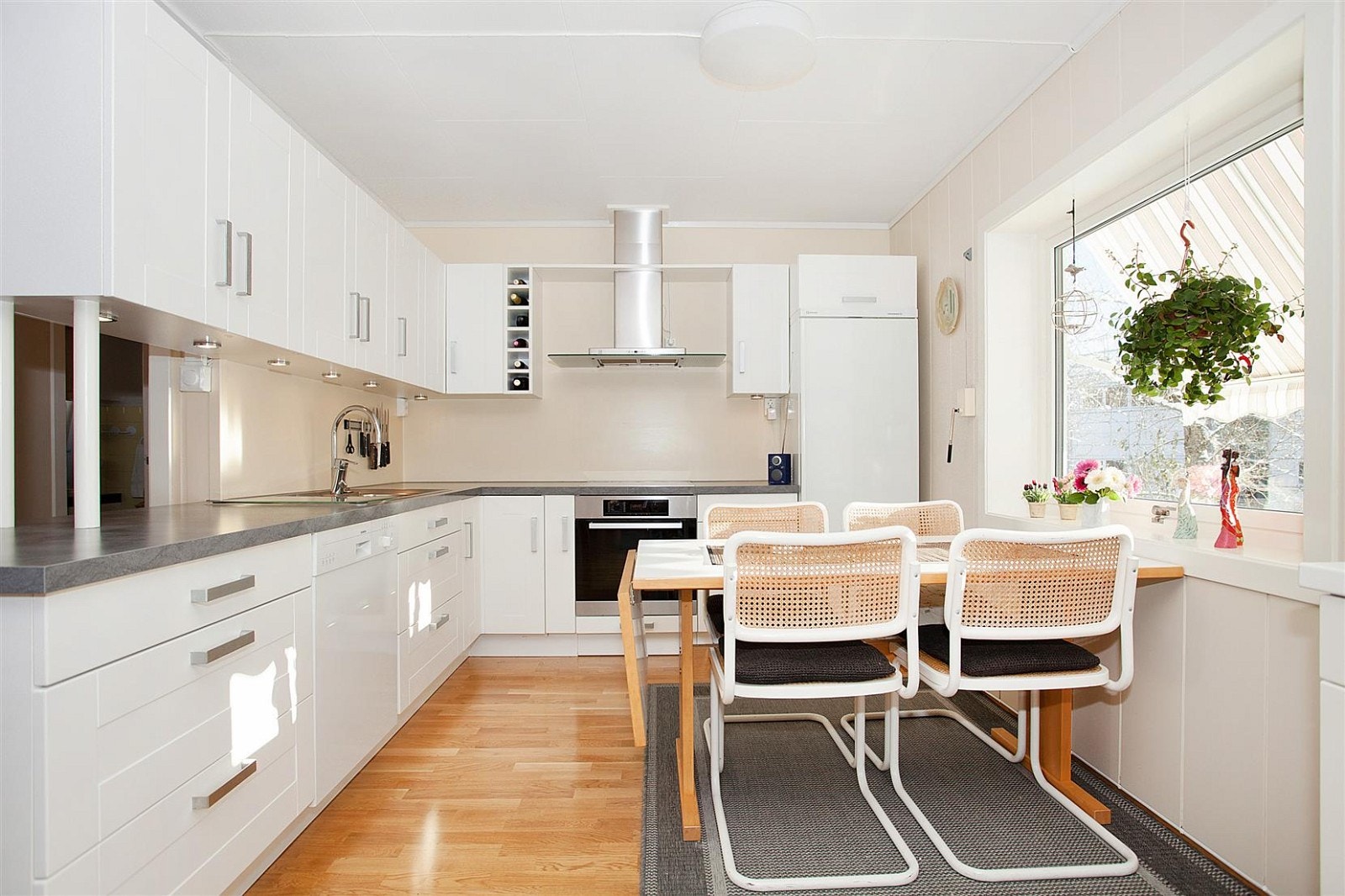 Flott og moderne kjøkken fra 2008 Galleribilde