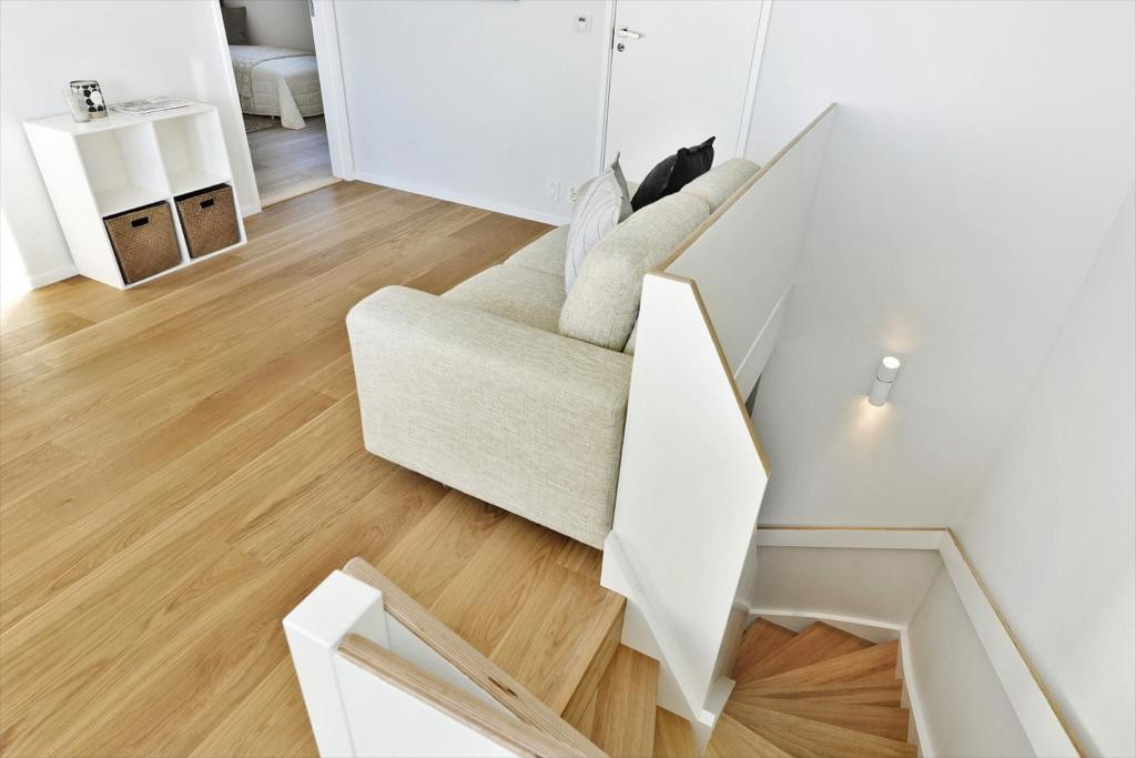 Trapp til øvre plan - med 3 soverom, baderom og separat Mastersuite med eget bad Galleribilde