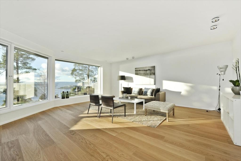 Stue ca 47 kvm - Store vindusflater mot fjorden/ sørvest Galleribilde