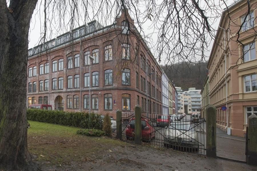 Fasaden med Ekebergåsen i bakgrunn Galleribilde