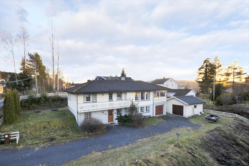 Innholdsrik enebolig i barnevennlig område Galleribilde