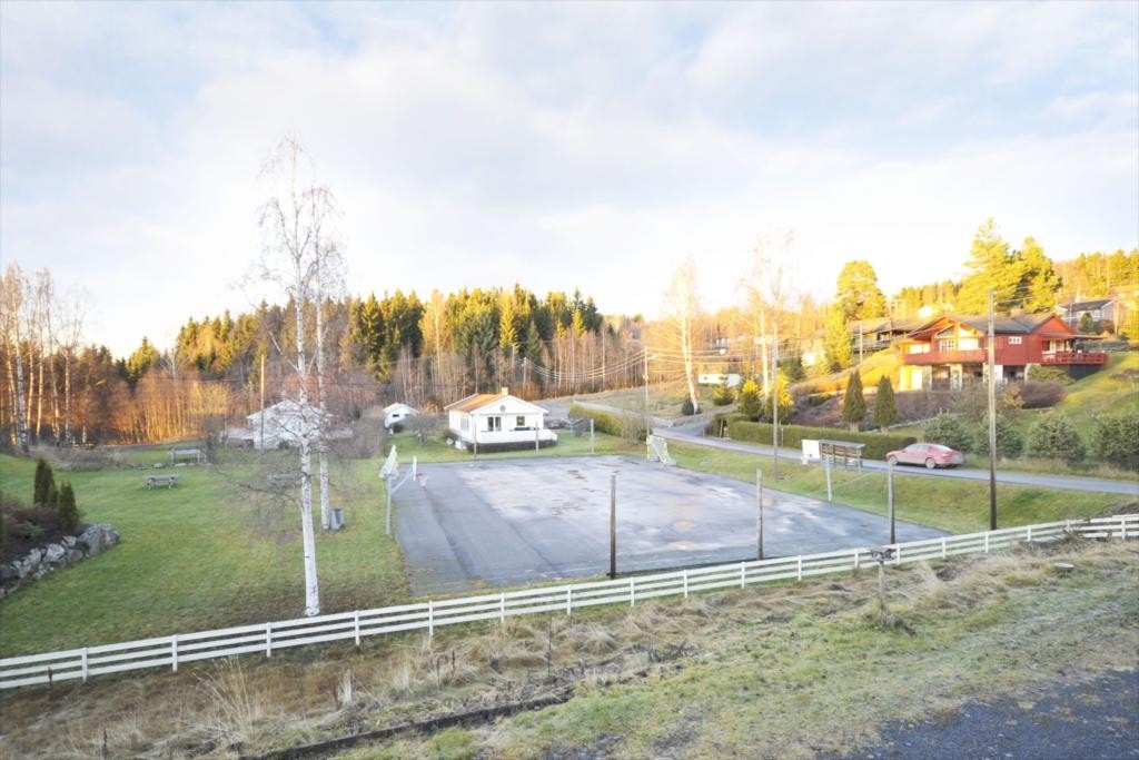 Lekeplass/ballplass som nærmeste nabo Galleribilde