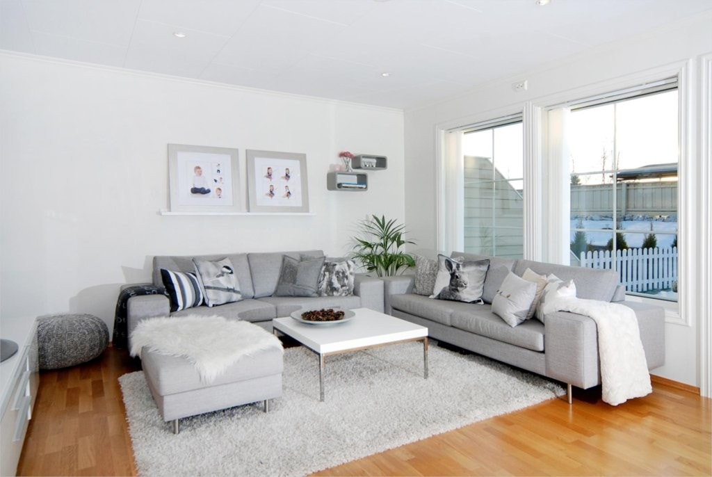 Lys og trivelig stue med utgang til terrasse Galleribilde