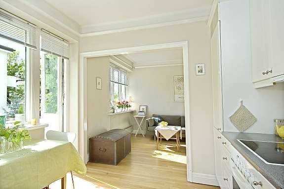 Fra kjøkken mot stue - bilde fra 2008 som viser mulig møblering Galleribilde