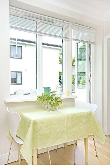 Kjøkken med utgang til balkong - bilde fra 2008 som viser mulig møblering Galleribilde