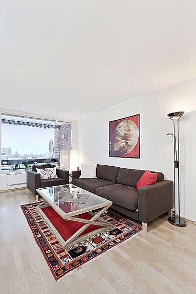 Store vindusflater slipper inn godt med naturlig lys. Galleribilde