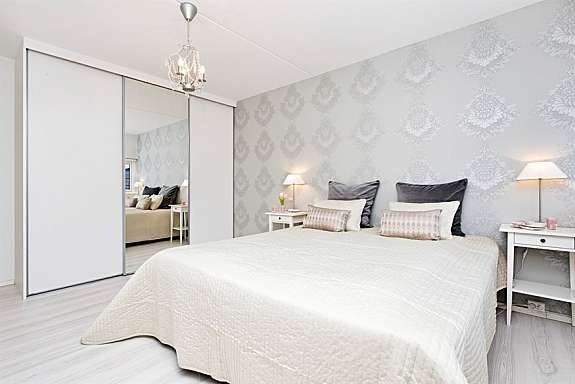 Soverommet har ny skyvedørsgarderobe fra 2012 Galleribilde