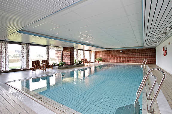 Eget privat svømmebasseng for sameiet Galleribilde