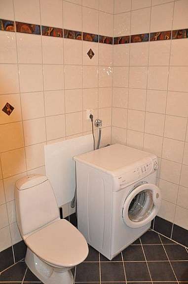 Flisebelagt stort bad. Galleribilde