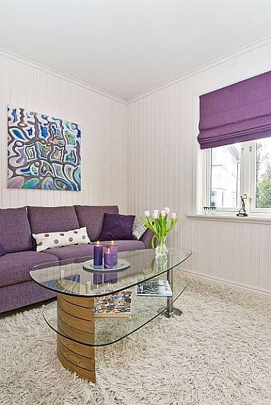 TV-stue i 1.etasje. Rommet er etterisolert op pusset opp i lyse farger. Galleribilde