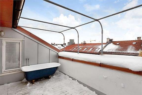 Solrik, usjenert, privat takterrasse på ca. 10 kvm. Galleribilde