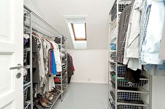 Garderobe / innredet rom Galleribilde