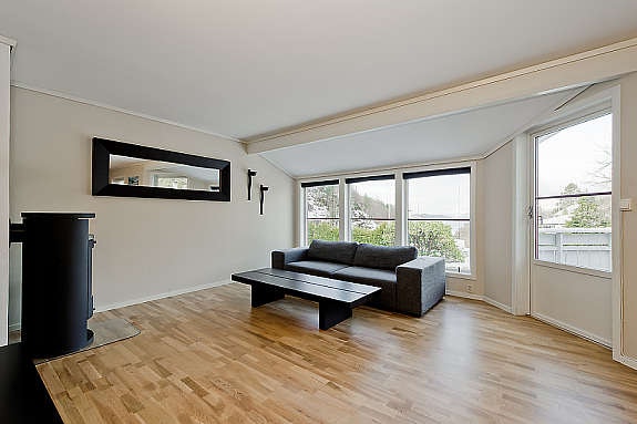 Store vinduer gir godt lysinnfall Galleribilde