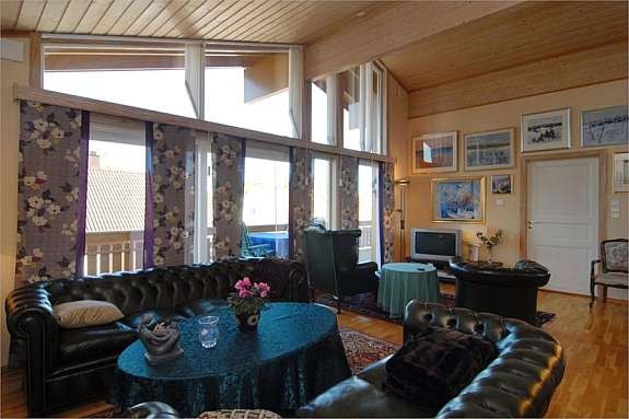 Stue m/utgang til vestvendt terrasse Galleribilde