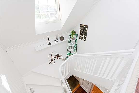 Flott trapp mellom etasjene. Galleribilde