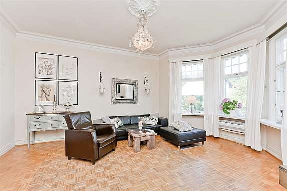 Storslått stue - rosett i tak. Galleribilde