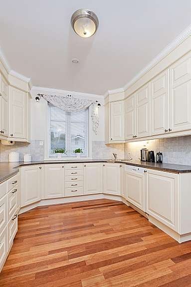 Innholdsrikt kjøkken i god kvalitet. Galleribilde