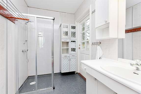 Tiltalende bad/vaskerom. Galleribilde