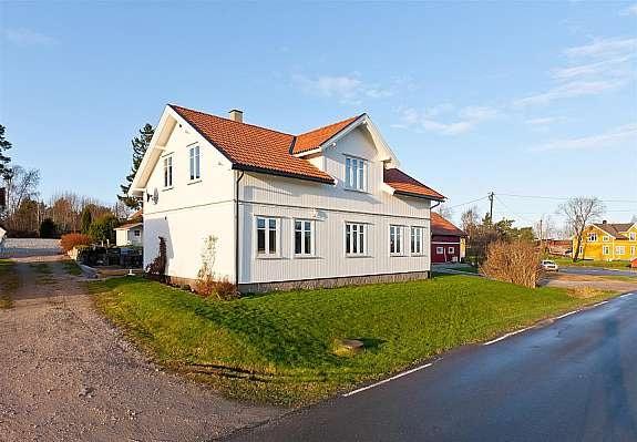 Stilfull bolig i landlige omgivelser Galleribilde