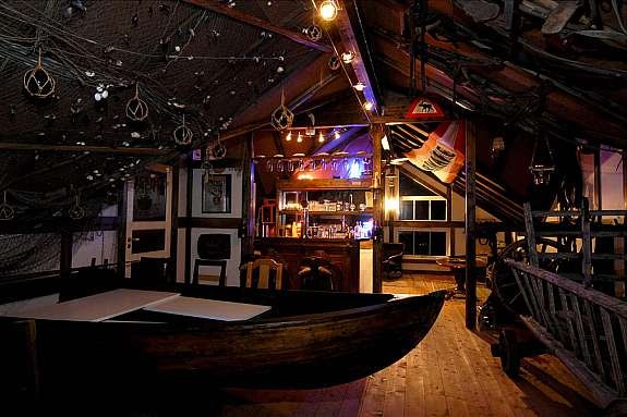 Puben på låven, et naturlig samlingssted for familie og venner. Galleribilde