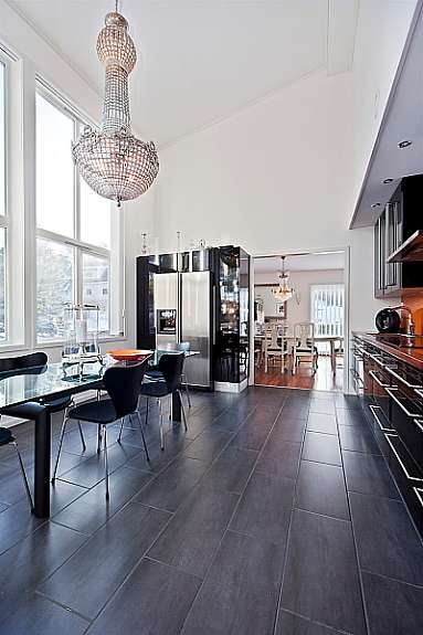 Kjøkken med opptill 5 meter takhøyde - Glassflater Galleribilde