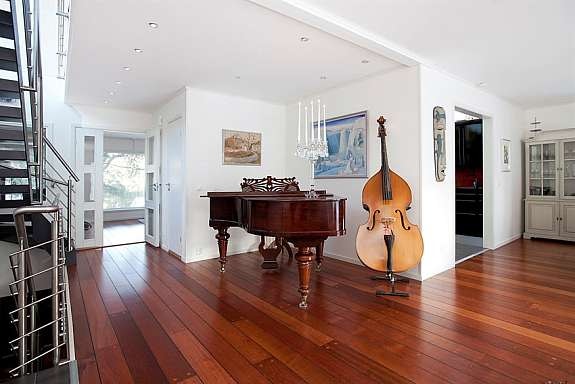 Stue i hovedhus - Skipsgulv over varme - Downlight Galleribilde