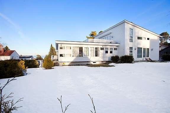 Fasadebilde tatt fra syd - Stor flat hage Galleribilde