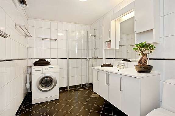 Baderom (2007) i generasjonsdel/utleiedel Galleribilde