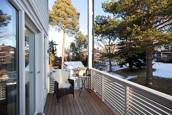 Fantastisk frokostterrasse med utgang fra tv-stue Galleribilde