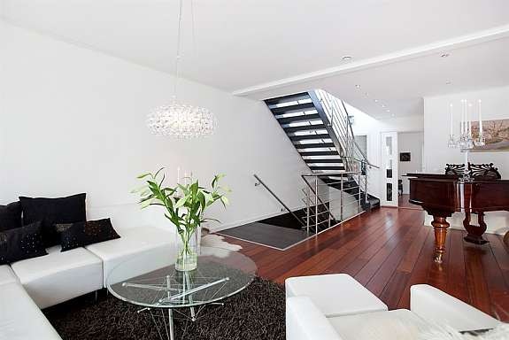 Stue på plan 2 - Lyse, rene flater Galleribilde