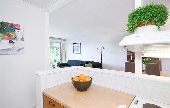 Kjokken mot stue Galleribilde