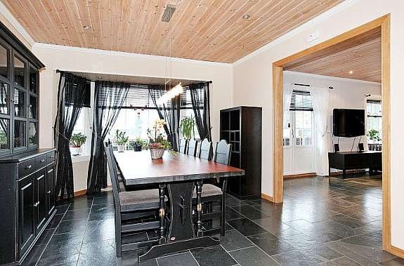 Stor og fin spiseplass Galleribilde