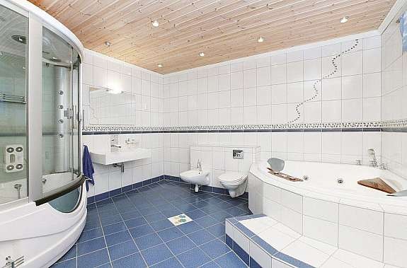 Bad med steamdusj og massasje boblebad Galleribilde