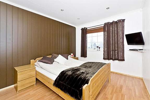 Hovedsoverom med downlights i tak. Galleribilde