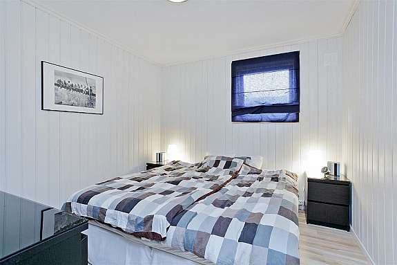 Et av to soverom i sokkelleilighet Galleribilde