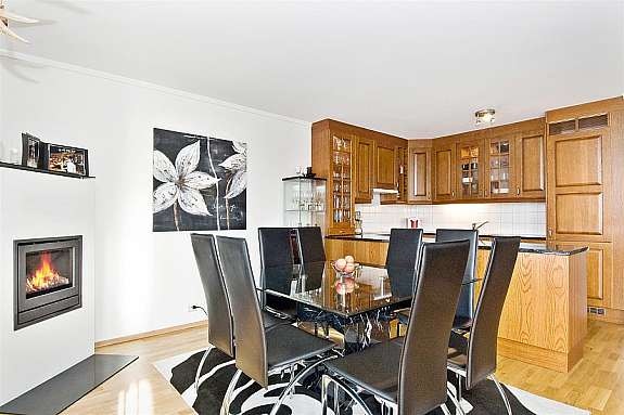 Åpen løsning mot spisestue og stue. Galleribilde