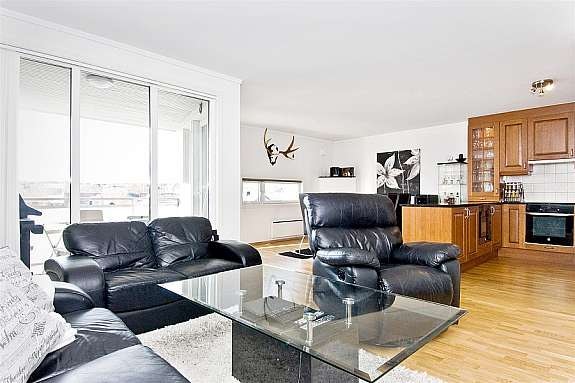 Lys og moderne stue. Galleribilde