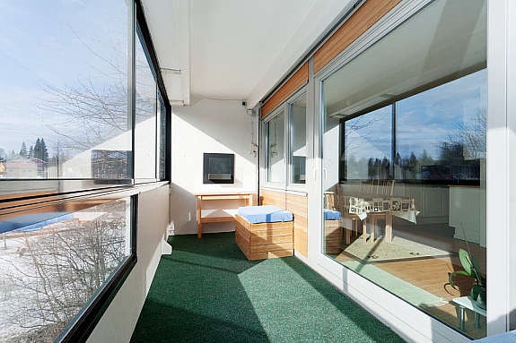 Stor innglasset balkong Galleribilde