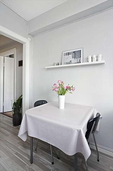 Velegnet spiseplass på kjøkken. Galleribilde