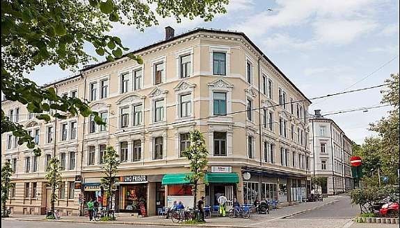 Fasaen en sommerdag Galleribilde