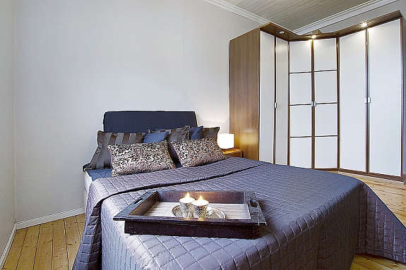 Soverom med mye garderobeplass Galleribilde